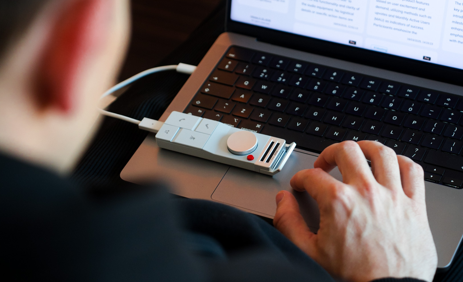 Having a meeting on MacBook with HiDock P1 connected to record and transcribe