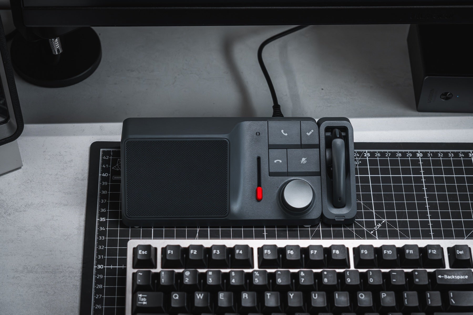 HiDock H1 in Slate Gray on Giusetup’s desk